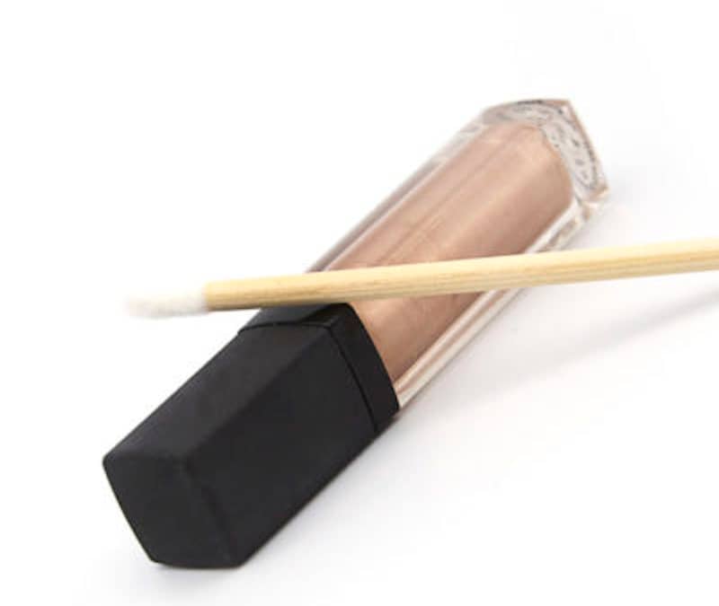 SKU16043-ecofriendly-disposable-lip-gloss-applicator-with-doe-foot-with-makeup1-NEW-e1535114672785)_OPT