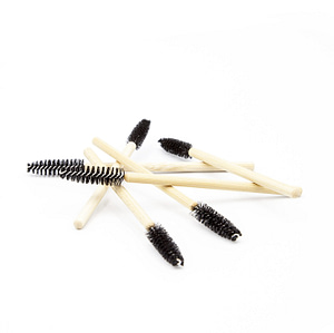 Bamboo medium head disposable mascara wand
